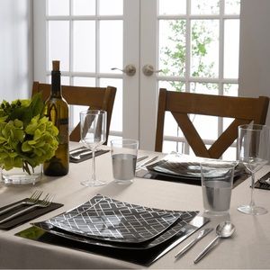 NWT Pack of 2 Luxe Party Square Black & Silver Pattern Plastic Plates (20pcs)